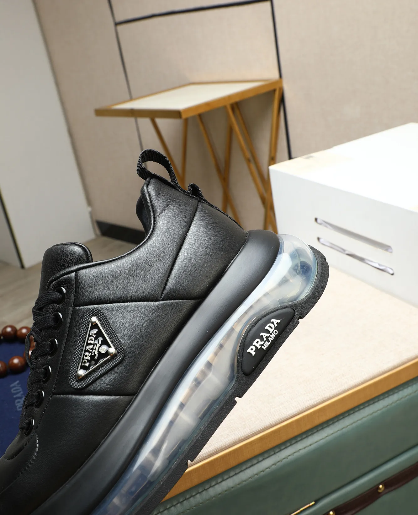 Men's shoes 💰640 high version official website popular models are on the market, 🆘 The trendy brand (Prada) mainly promotes popular models, avant-garde and versatile fashion men's shoes private version mold opening, cowhide surface splicing 1:1 replica... fashionable and simple, original imported cowhide lining cowhide feet; the atmosphere and personality are more fashionable, eye-catching and pursuing class. It will subvert the old ideas and be a must-have for fashion trendsetters with you! Must keep it for yourself! Tall and comfortable, large and low, high-end quality workmanship. Code number: 39-44 (38 45 46 customized)